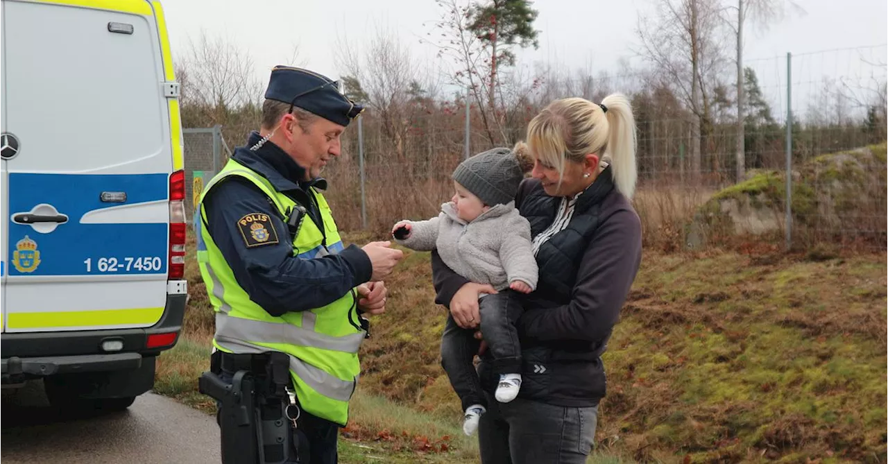 Efter E22-födseln: Här återförenas polisen med bebisen