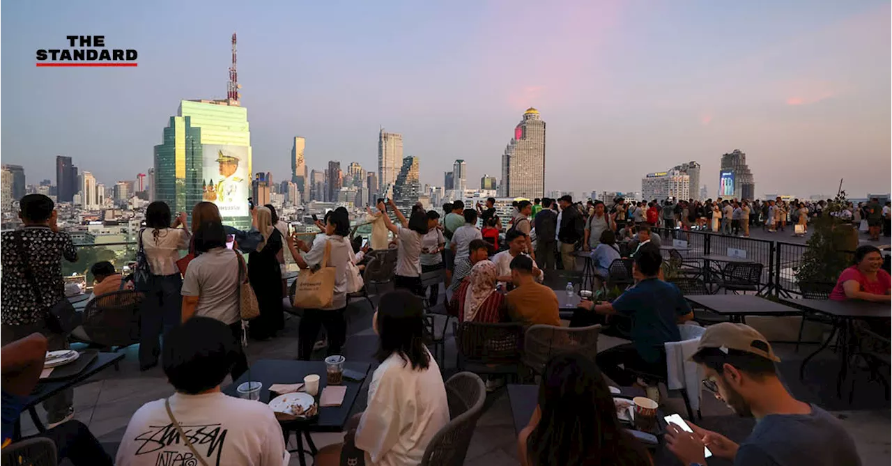 นักท่องเที่ยวแห่ River Park ICONSIAM ชมบรรยากาศเทศกาลคริสต์มาส