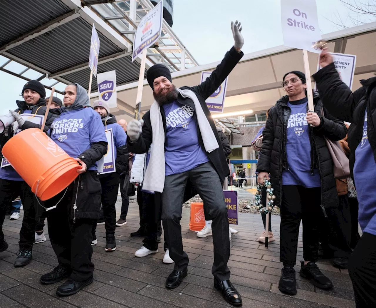 Vancouver Airport Janitors Prepare to Escalate Strike