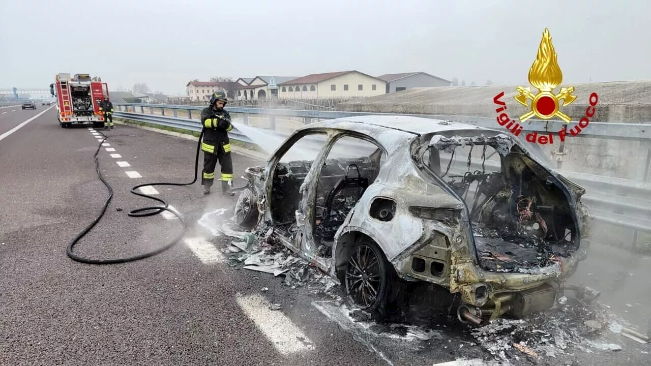 Tragedia Stradale a Catanzaro: Due Ragazze Muoiono in Incidente con Veicolo In Fiamme