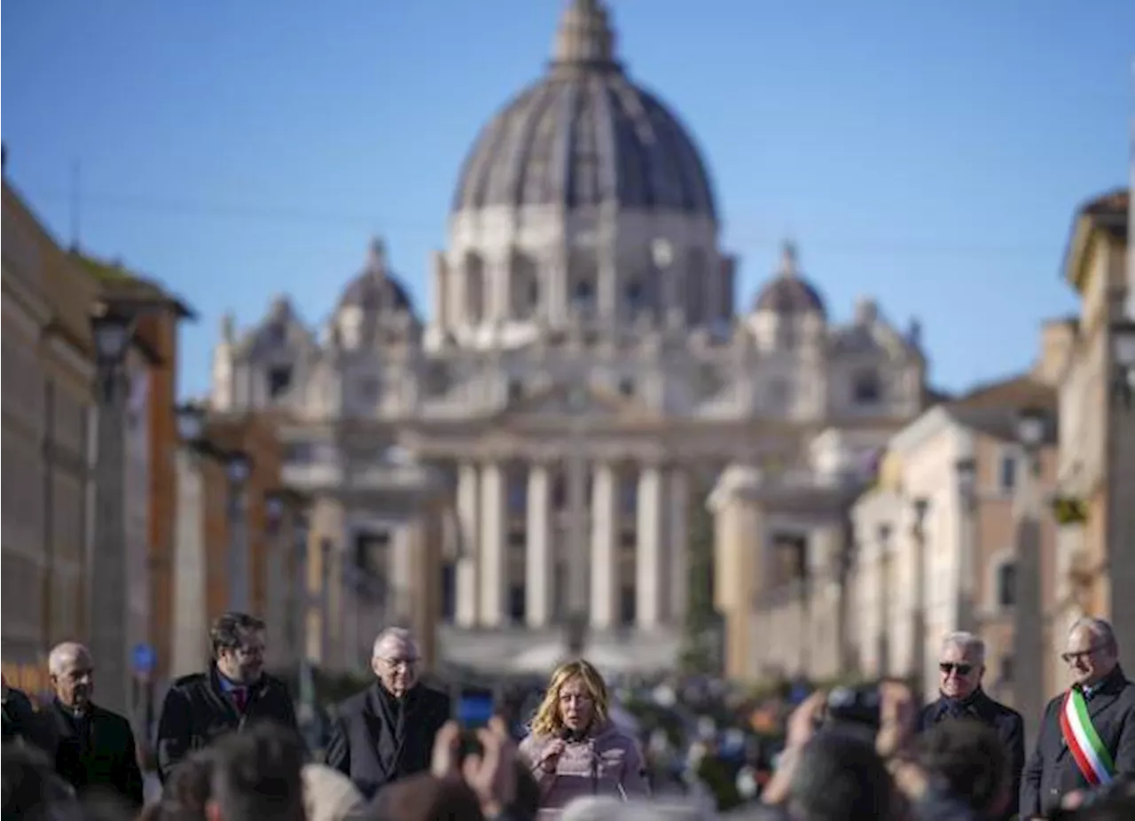 El papa inicia Jubileo anual; se espera atraiga a unos 32 millones de peregrinos a Roma