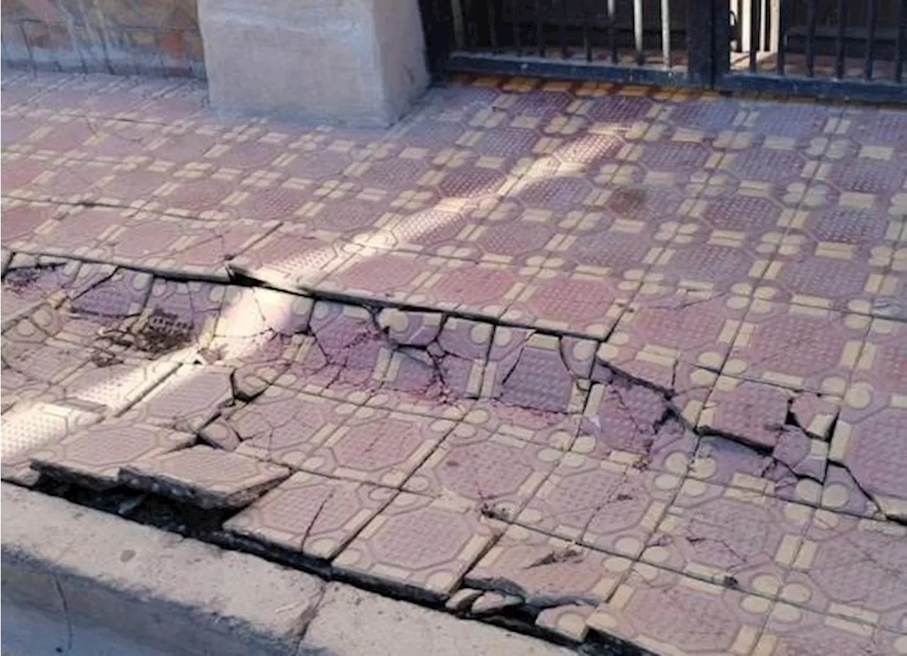 Vecinos denuncian daños en banquetas del centro histórico de Saltillo