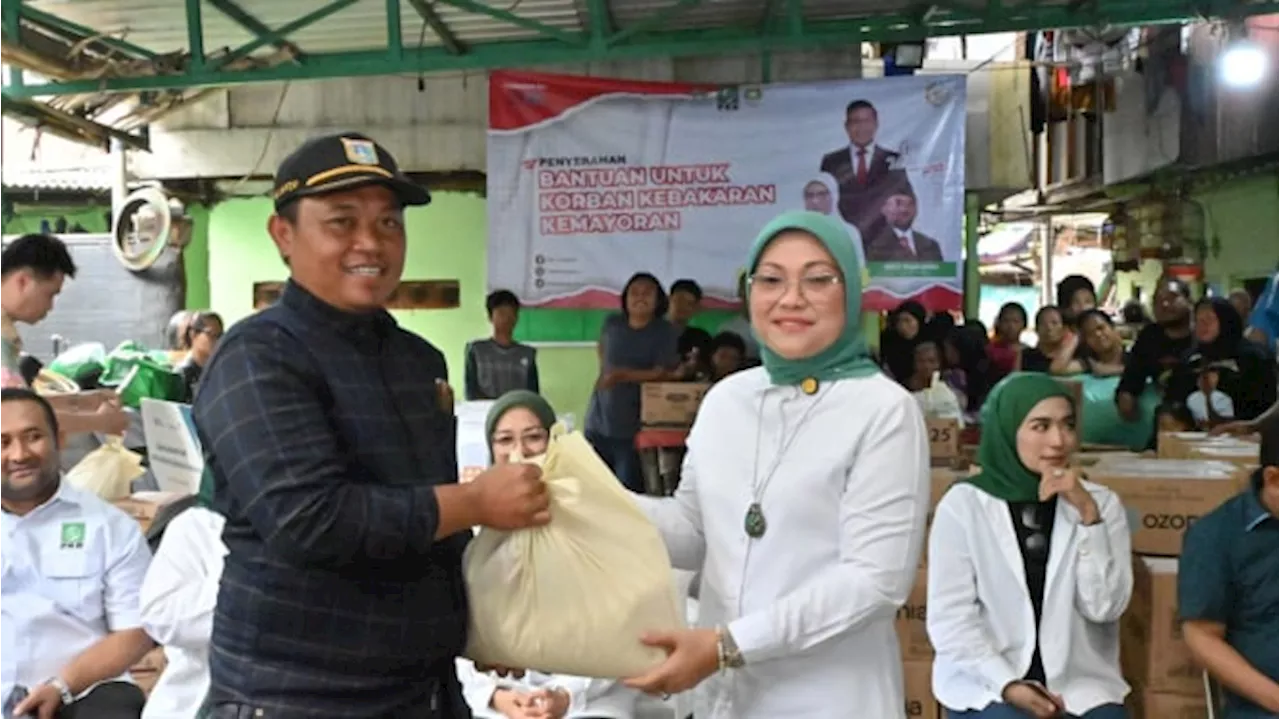 Anggota DPR RI Ida Fauziyah Bersimpati dan Berikan Bantuan ke Korban Kebakaran di Jakarta Pusat