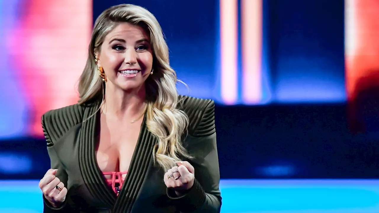 Beatrice Egli zeigt vier Outfits für Heiligabend