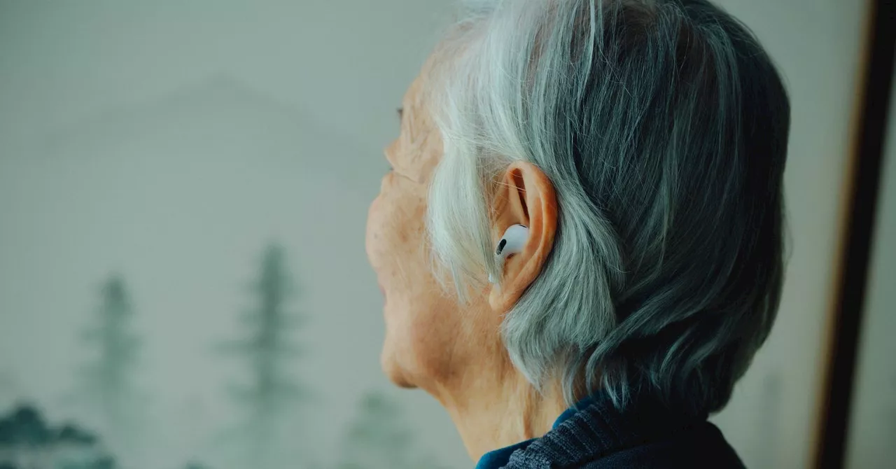 My Grandmother's Experience with AirPods Pro 2 Hearing Features