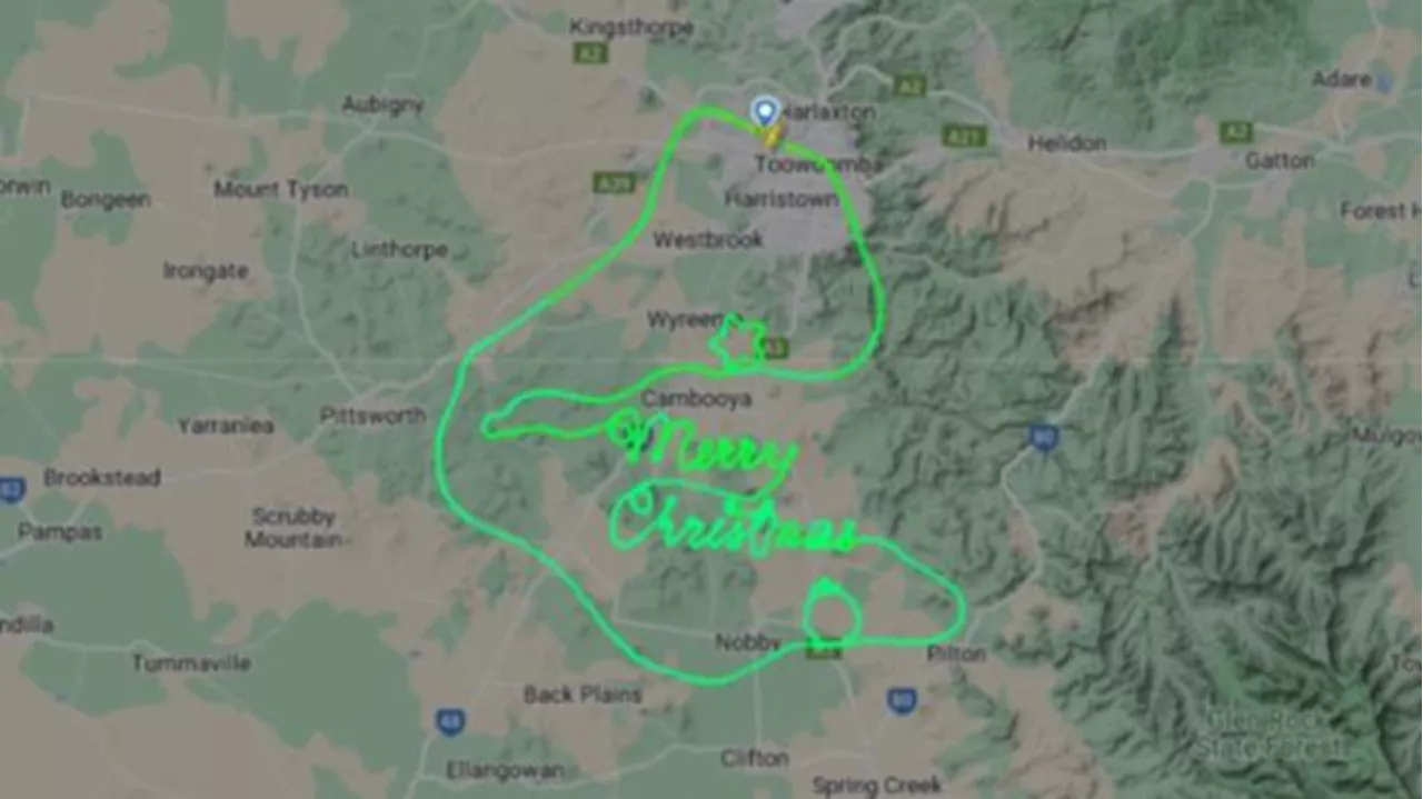 Pilot Draws Giant Christmas Message in Queensland Sky