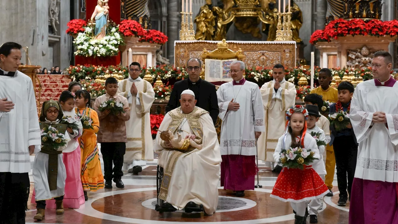 Papa Francisco pide paz en Ucrania y Gaza en su mensaje navideño