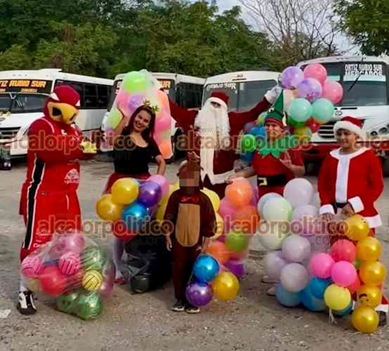 “Santa Claus urbanero” y “Yeyo el Halcón” reparten alegría a porteños esta Navidad