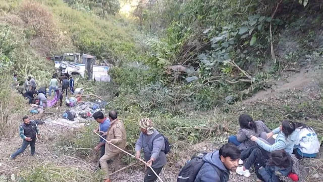 Bhimtal Bus Accident: कार को बचाने के चक्कर में खाई में गिरी बस, 27 लोग थे सवार, एक बच्चे समेत चार की मौत