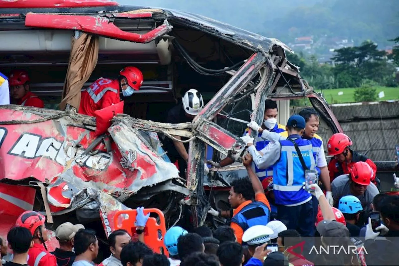 Berita Terpopuler Rabu Pagi: Kecelakaan Bus, Erupsi Gunung Raung dan Penetapan Hasto Kristiyanto