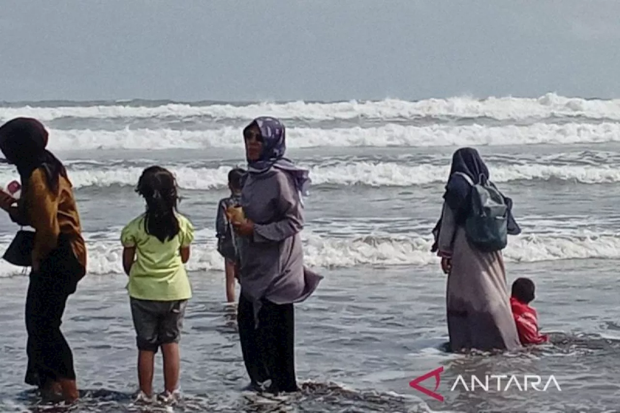 BMKG Imbau Waspadai Gelombang Tinggi di Laut Selatan Jateng