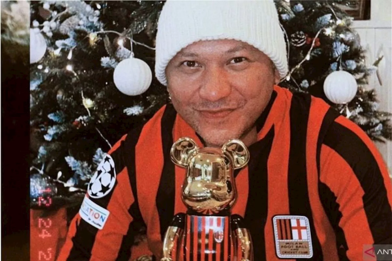 Gading Marten Rayakan Natal dengan Jersey AC Milan