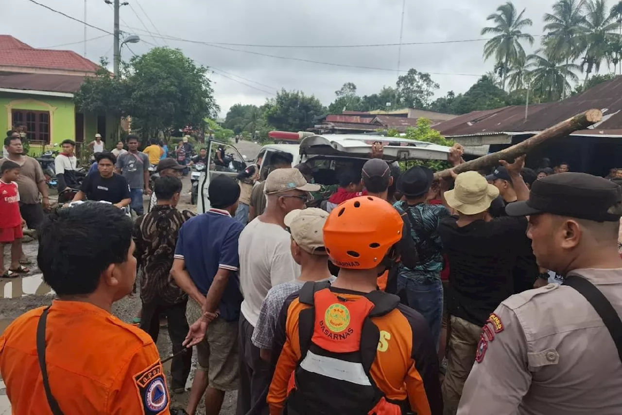 SAR Evakuasi Dua Korban Hanyut di Sungai Bah Sombu