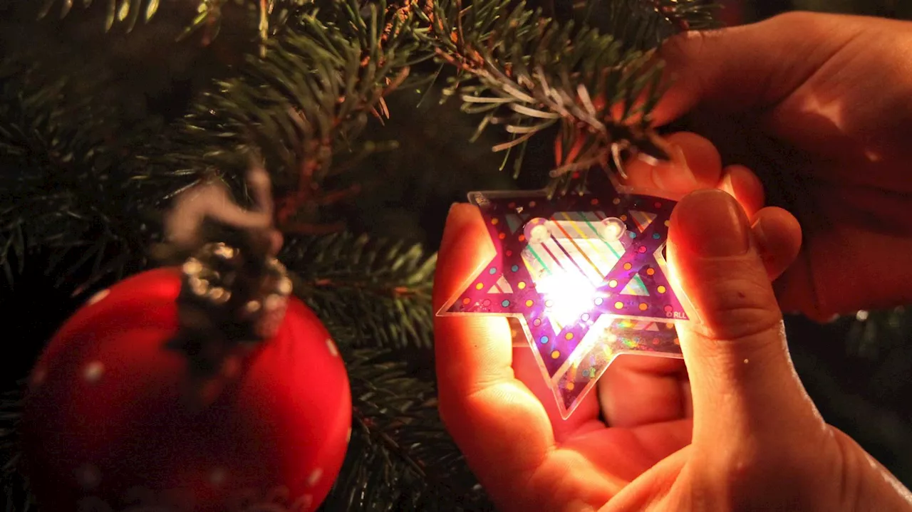 Jüdische Familie in Bayern lebt mit Weihnachtsschmuck