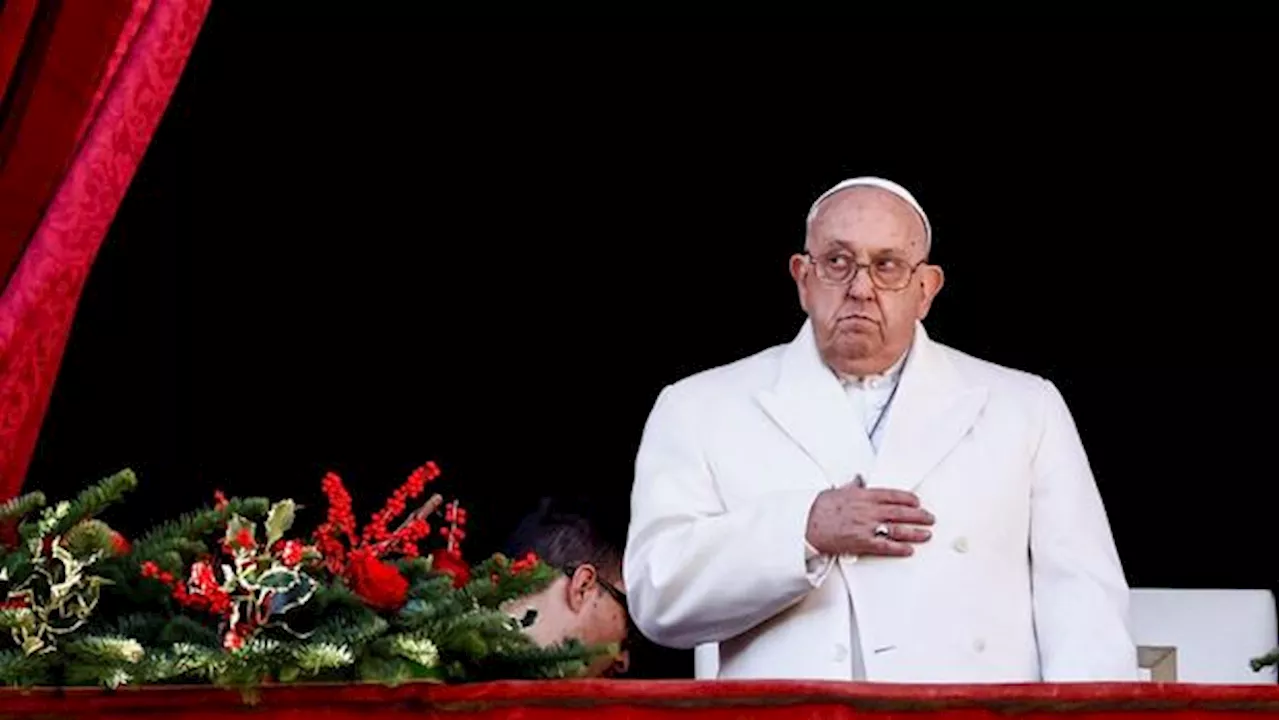 Pope Francis Urges World Peace in Christmas Message