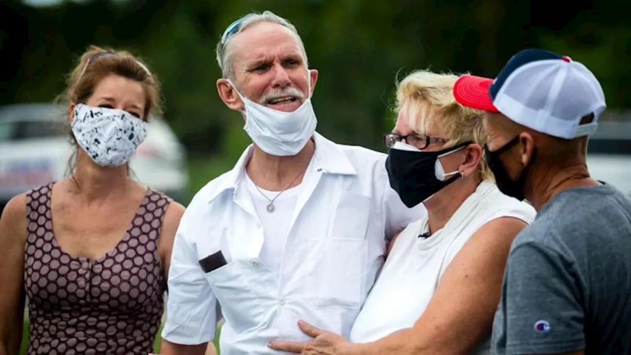 La sonrisa de la justicia: Dennis Perry, exonerado tras décadas de prisión