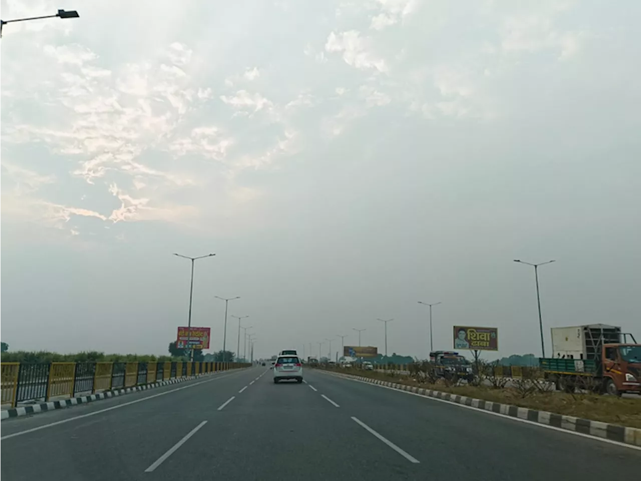 गाजियाबाद में 8 दिन बाद AQI 300 से नीचे, बारिश से मौसम में बदलाव