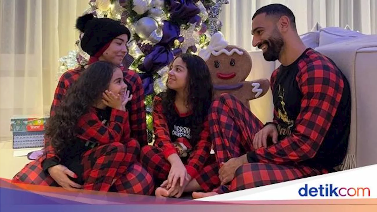 Foto Natal Mo Salah Bikin Fans Rival Liverpool Gembira