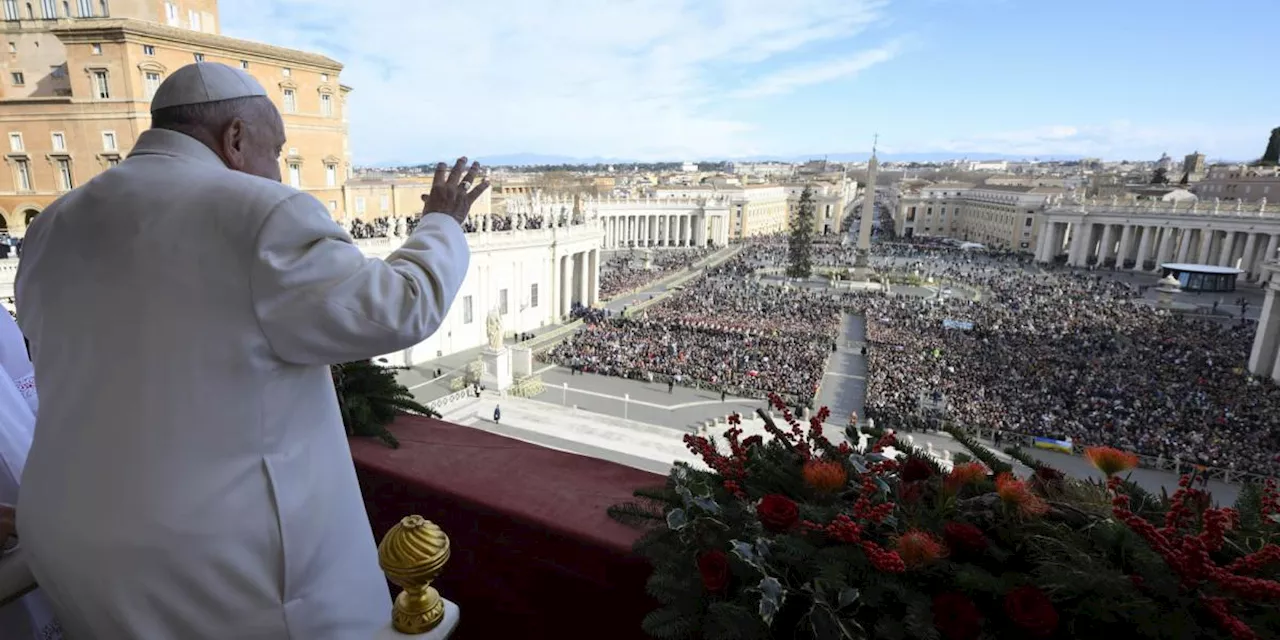 El papa Francisco pide en Navidad 'superar las divisiones' en un mundo ensombrecido por los conflictos