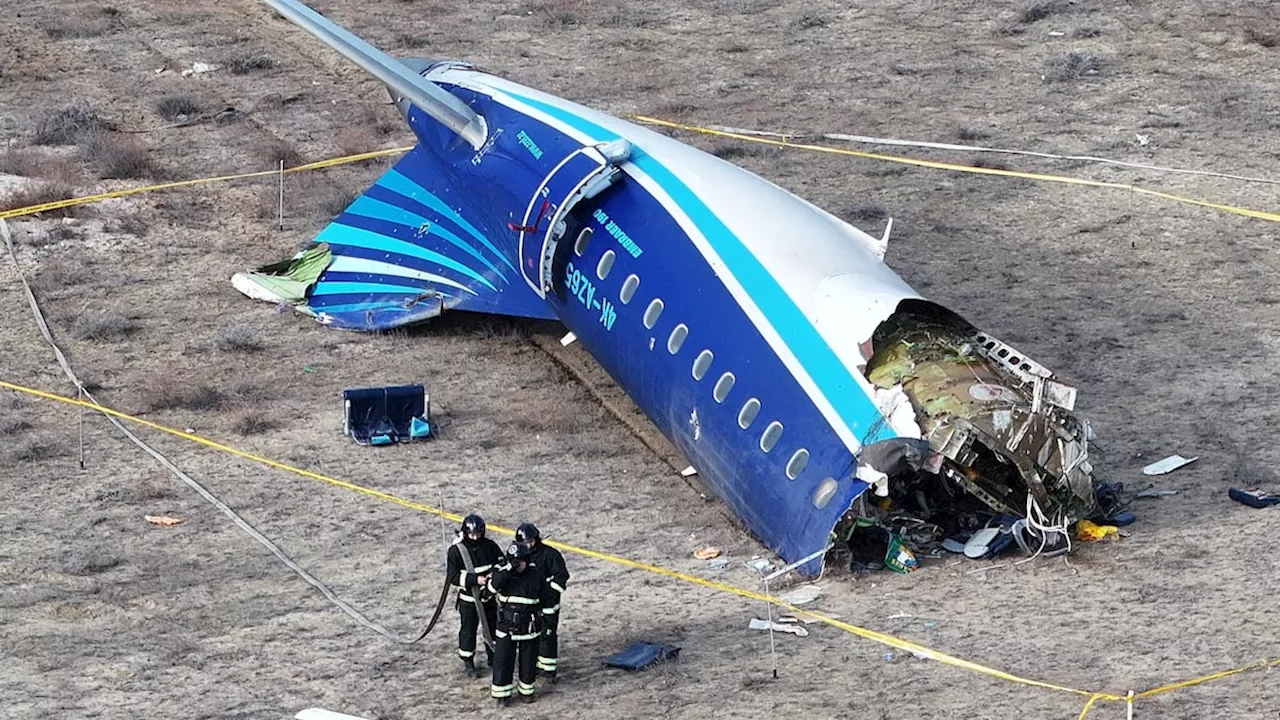 Avião da Azerbaijan Airlines cai no Cazaquistão, com pelo menos 38 mortes