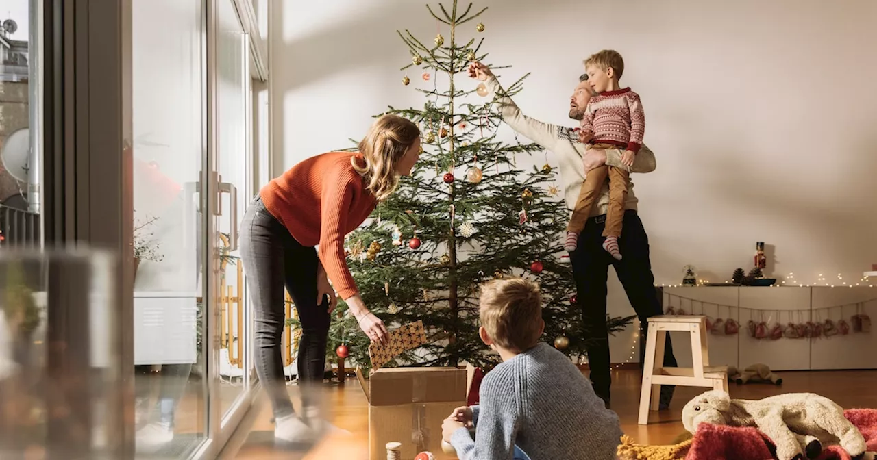 Weihnachtliche finanzielle Sorgen: Familie lebt von Gehalt zu Gehalt