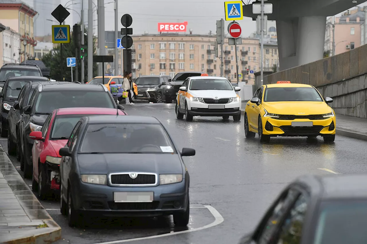 Доход таксистов в Москве достиг 172 тысяч рублей в первой половине декабря