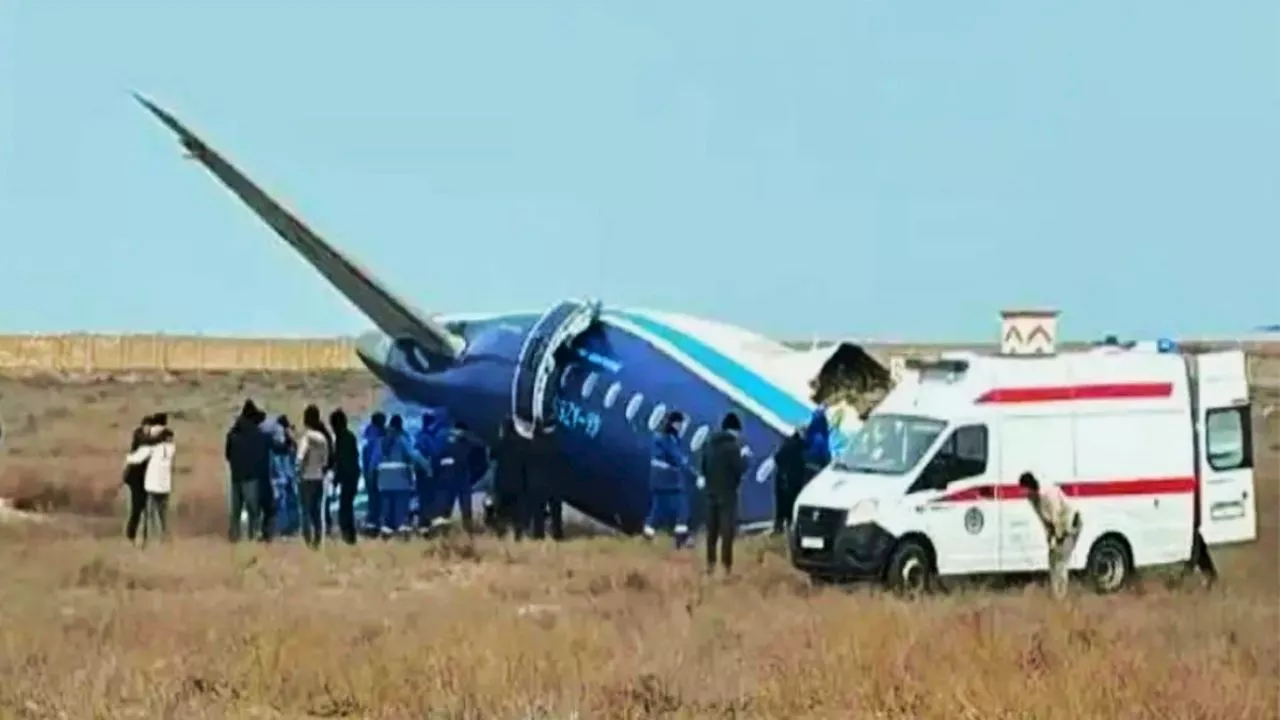 Avión de Azerbaijan Airlines se estrella en Kazajistán, dejando 66 muertos