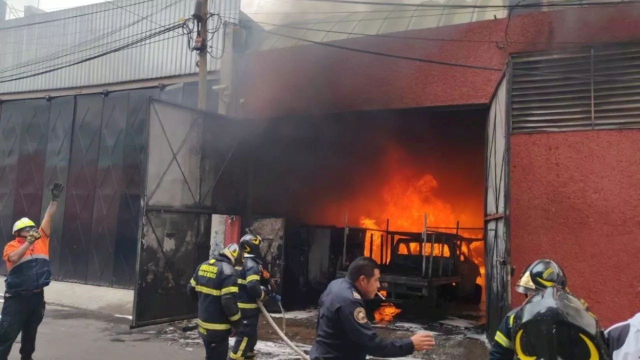 Incendio en Fábrica de Muebles de Iztapalapa