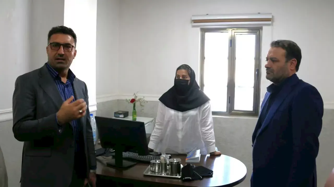 سالروز توسعه جزایر خلیج فارس با برگزاری جلسه شورای اداری در جزیره هرمز