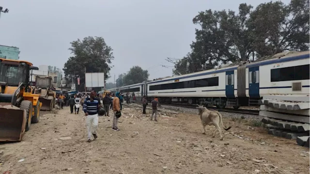 वंदे भारत ट्रेन में गोवंश से टक्कर, 21 मिनट तक रुकी