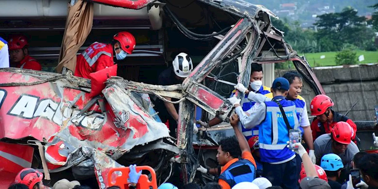  Kecelakaan Bus Pariwisata di Tol Malang Tewaskan 4 Orang