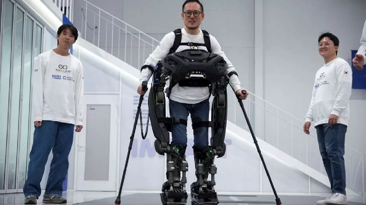 South Korean Scientists Develop a Wearable Robot to Help Paraplegic Users Walk