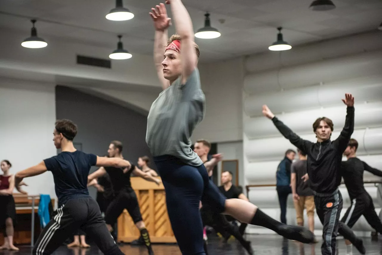 Le Ballet Ukrainien à Paris: Entre Entraînement et Guerre