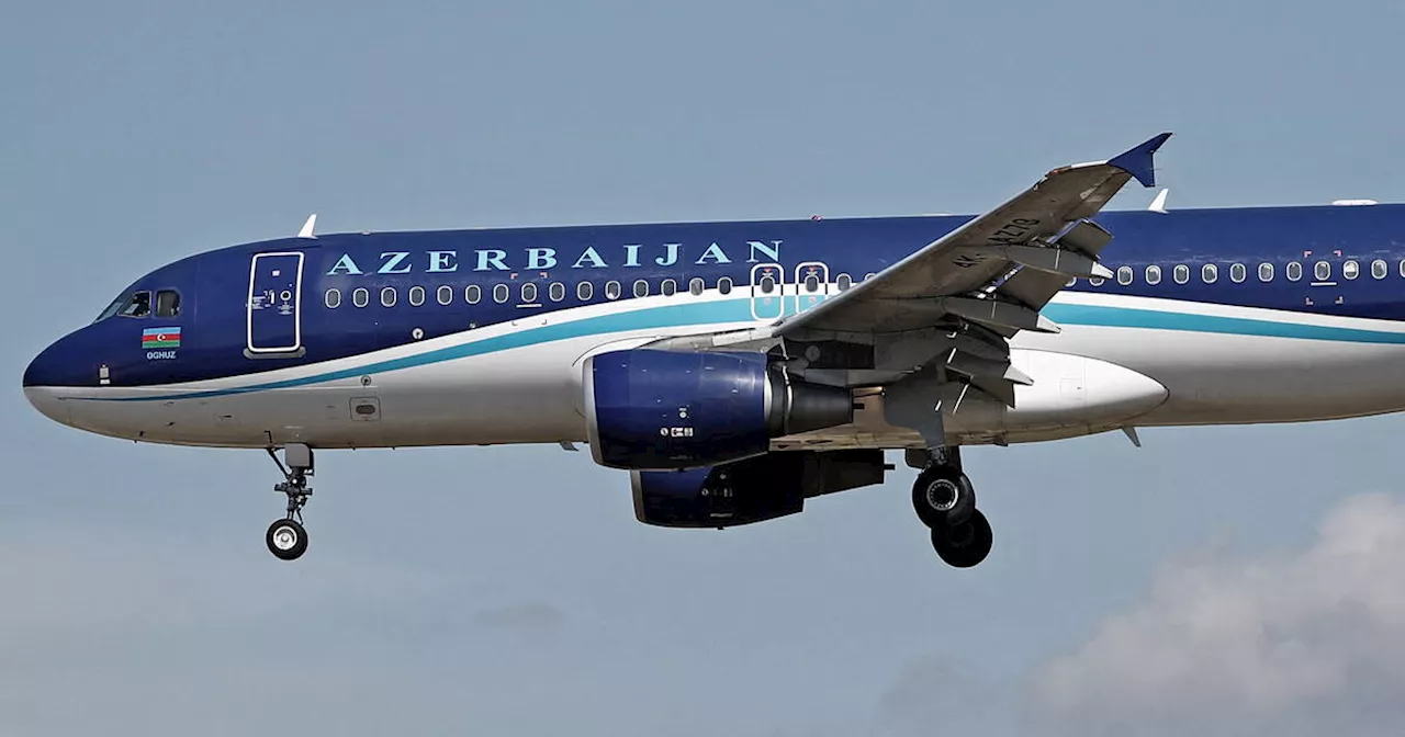 Un avion de ligne d’Azerbaïdjan Airlines s’écrase au Kazakhstan avec 67 passagers à bord