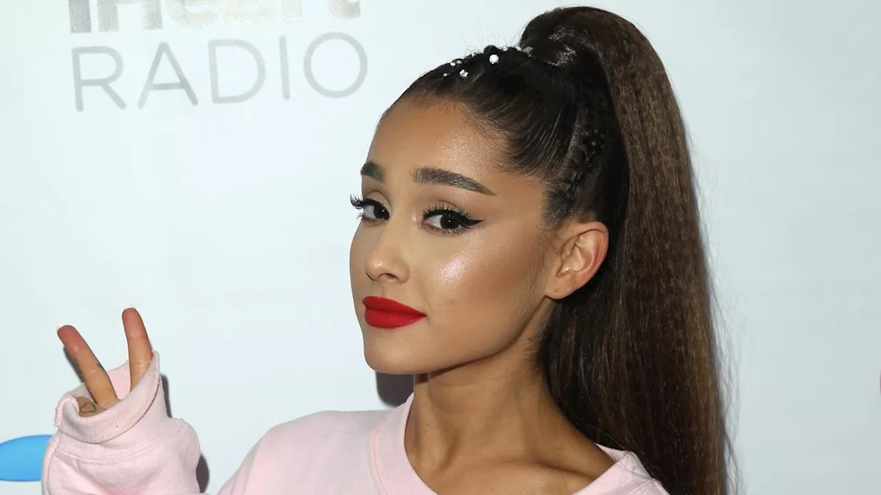 Ariana Grande Berikan Sumbangan Natal untuk Anak-Anak di Manchester