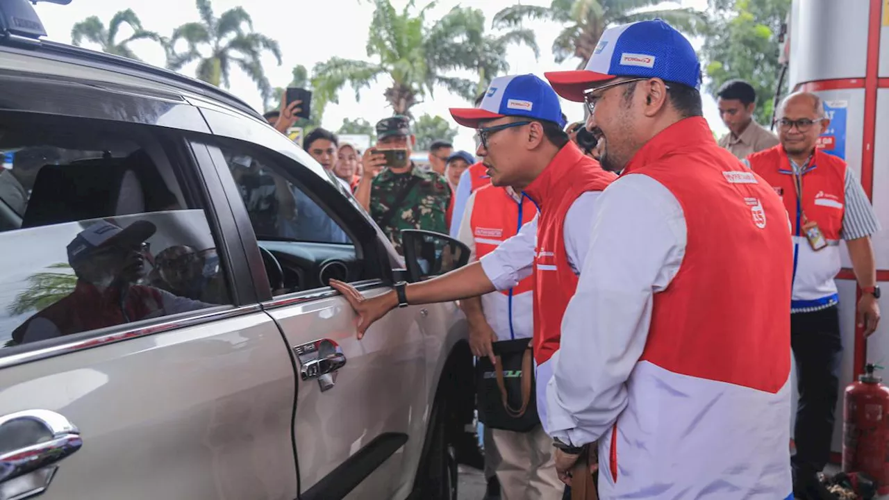 Jelang Libur Natal, Wamen BUMN dan Direksi Pertamina Tinjau Layanan SPBU