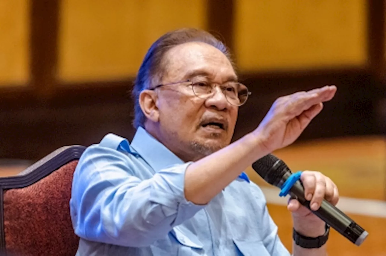 Anwar Ibrahim Promises Full Cooperation if MH370 Search Yields Results