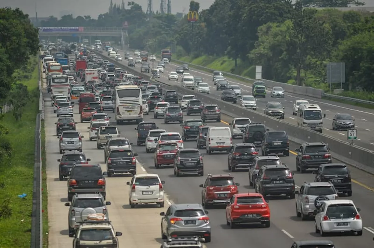 Kemacetan di Tol Jakarta-Cikampek, Polisi Perpanjang Lajur untuk Mengurai Kemacetan