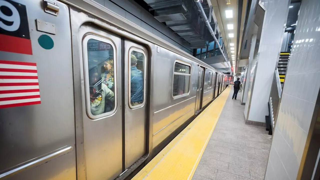 Meurtre dans le Métro de New York: Un Migrant Expulsé Accusé d'Incendie