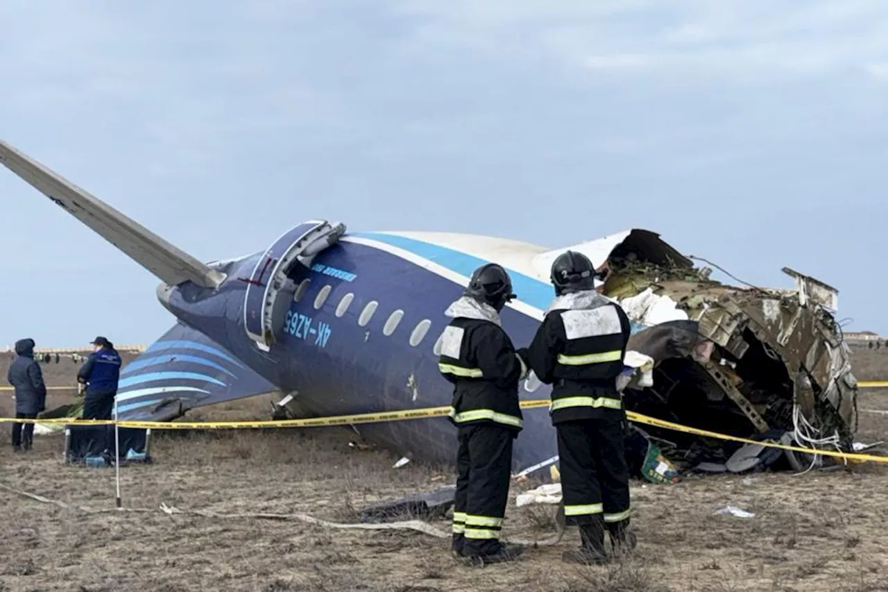 Самолет Embraer 190 в Актау столкнулся с полосой при посадке