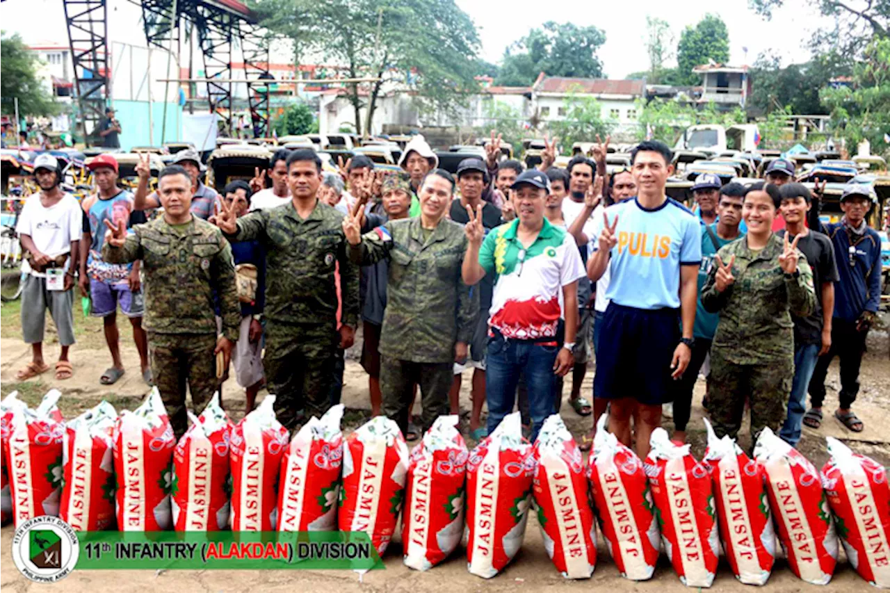 Army division conducts community gift-giving in Jolo, Sulu