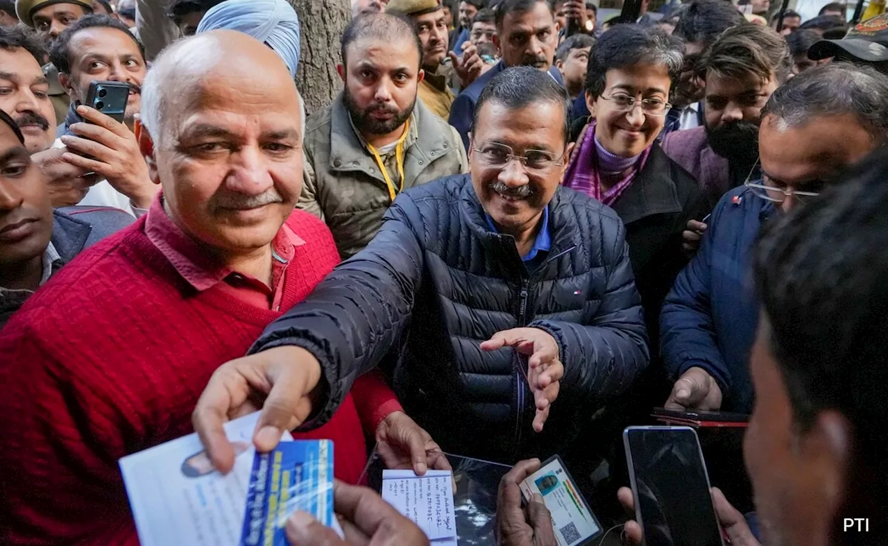 दिल्ली सरकार की संजीवनी और महिला सम्मान योजना पर सवाल