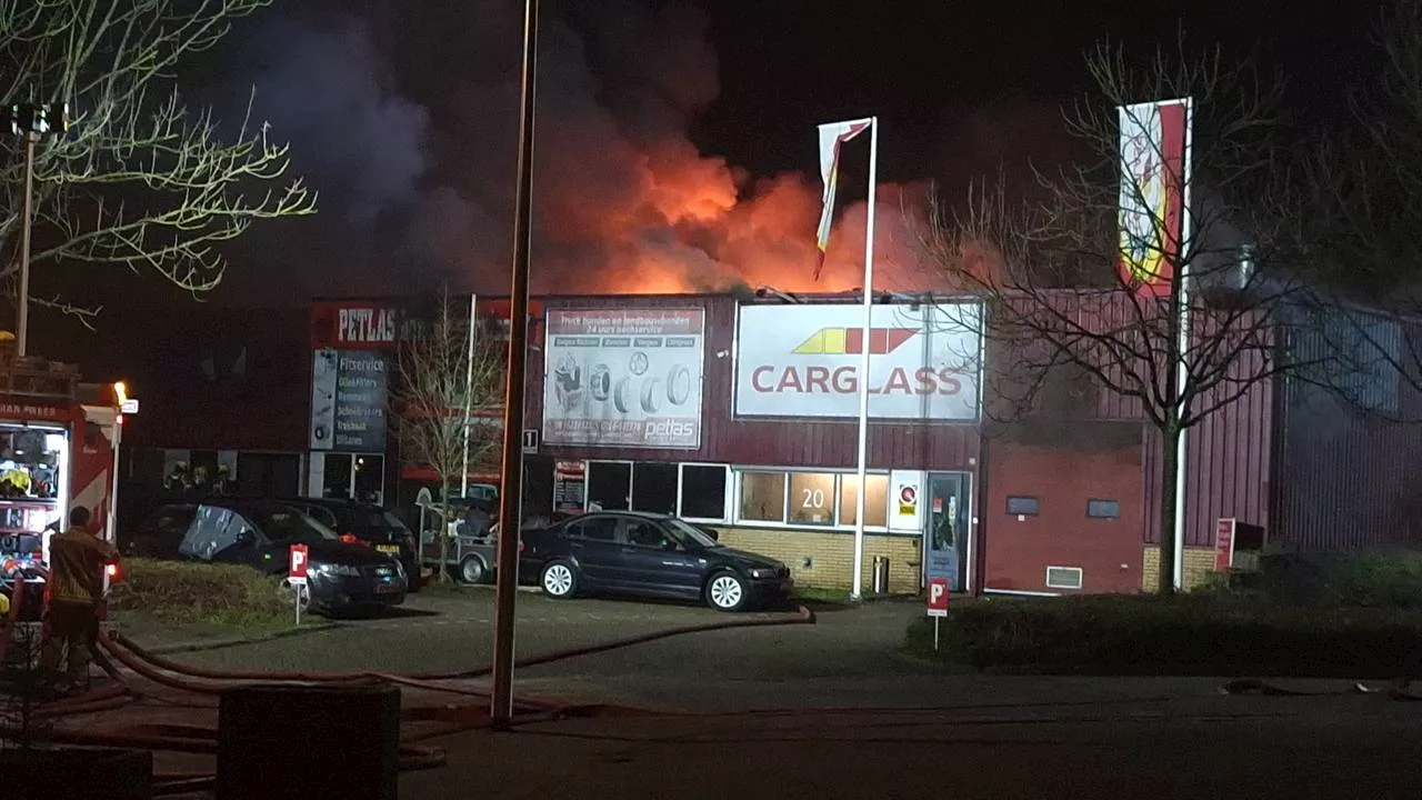 Grote brand in bandenopslag Bergen op Zoom