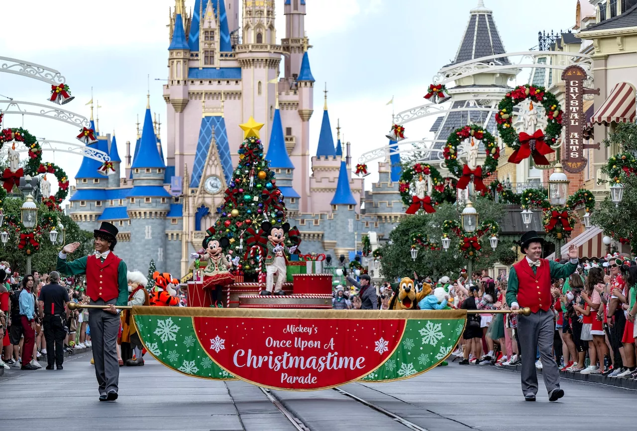 Minnie and Mickey Lead the 'Disney Parks Magical Christmas Day Parade'