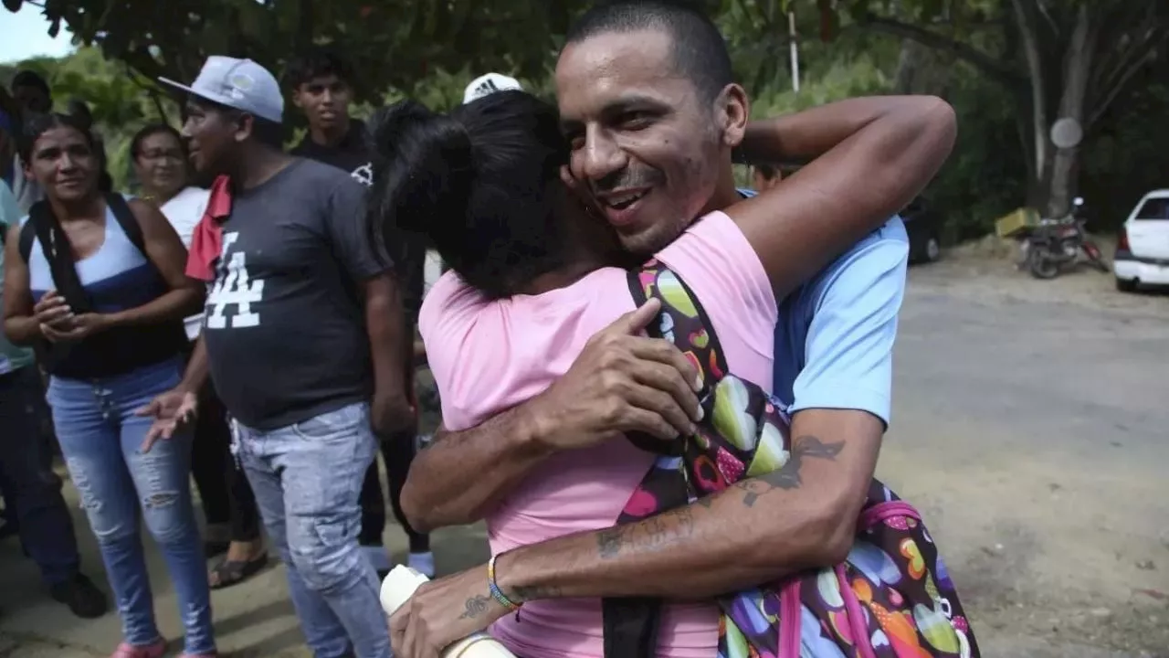 Venezuela libera a 956 detenidos en protestas contra Maduro