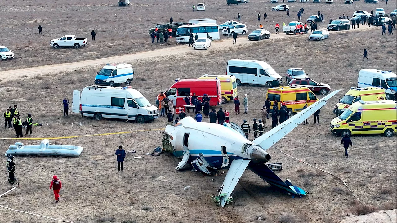 Avión de pasajeros se estrella cerca de Aktau, Kazajistán