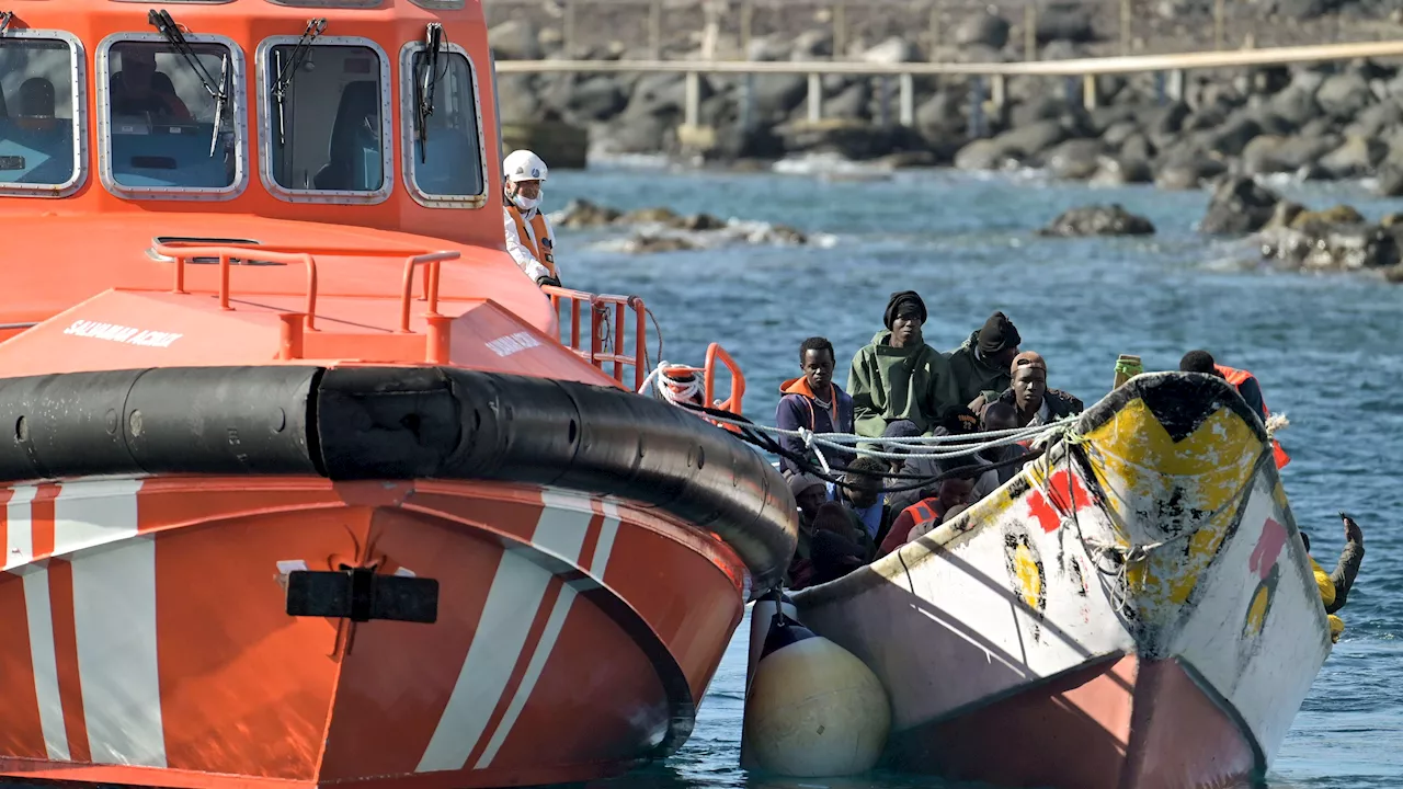 Más de 300 personas migrantes llegan en siete cayucos a Canarias el día de Navidad