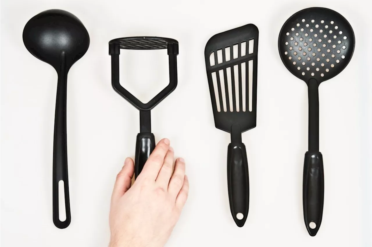 Experts Warn Against Using Black Plastic Kitchen Tools Due to Health Risks