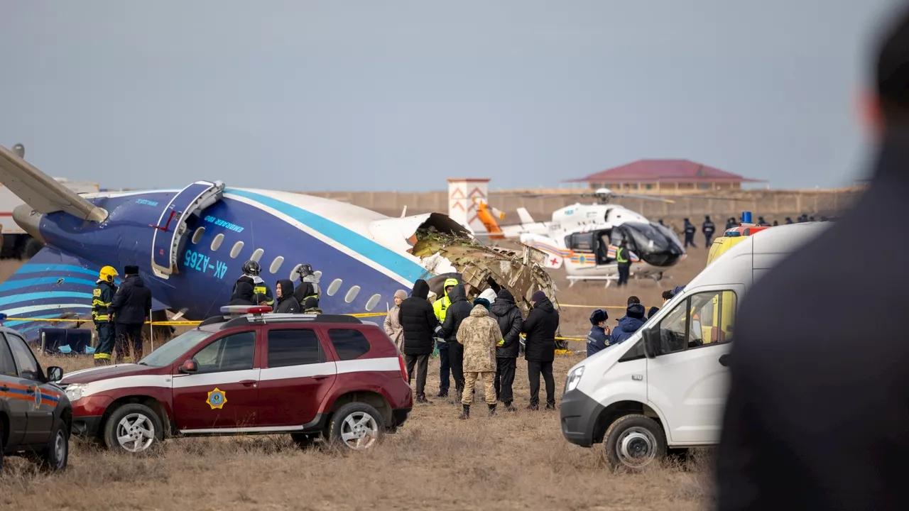 Ucrania apunta que el avión accidentado en Kazajistán había sido 'dañado por los rusos'