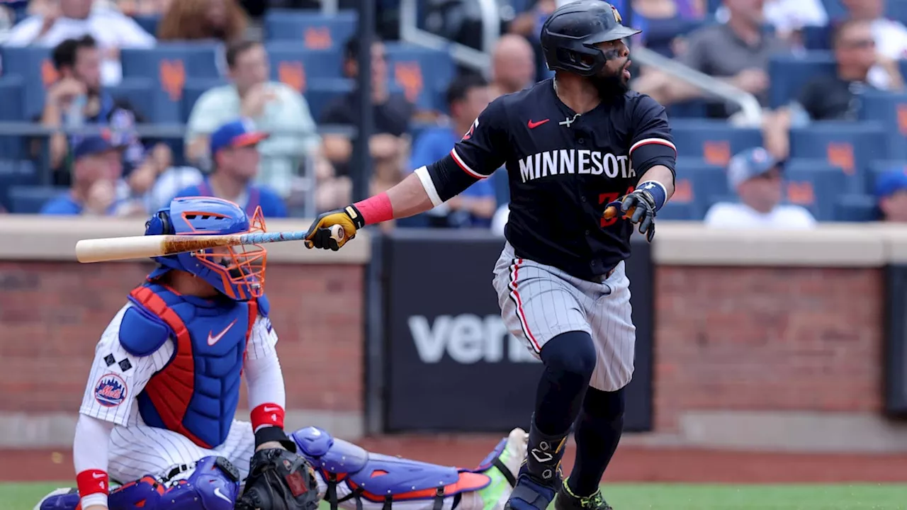 Mets Miss Out on Carlos Santana as He Returns to Cleveland Guardians